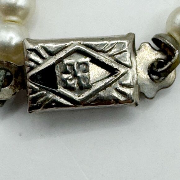 Vintage Graduated Faux Pearl Necklace Dainty Box Clasp Classic - Picture 3 of 6